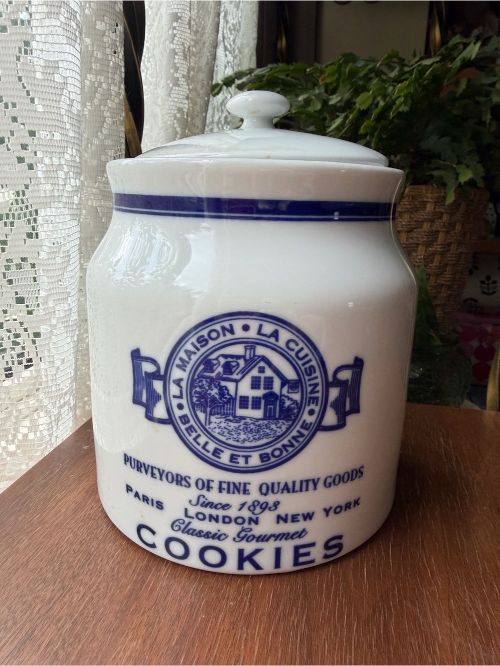 Vintage La Maison La Cuisine Belle et Bonne cookie jar